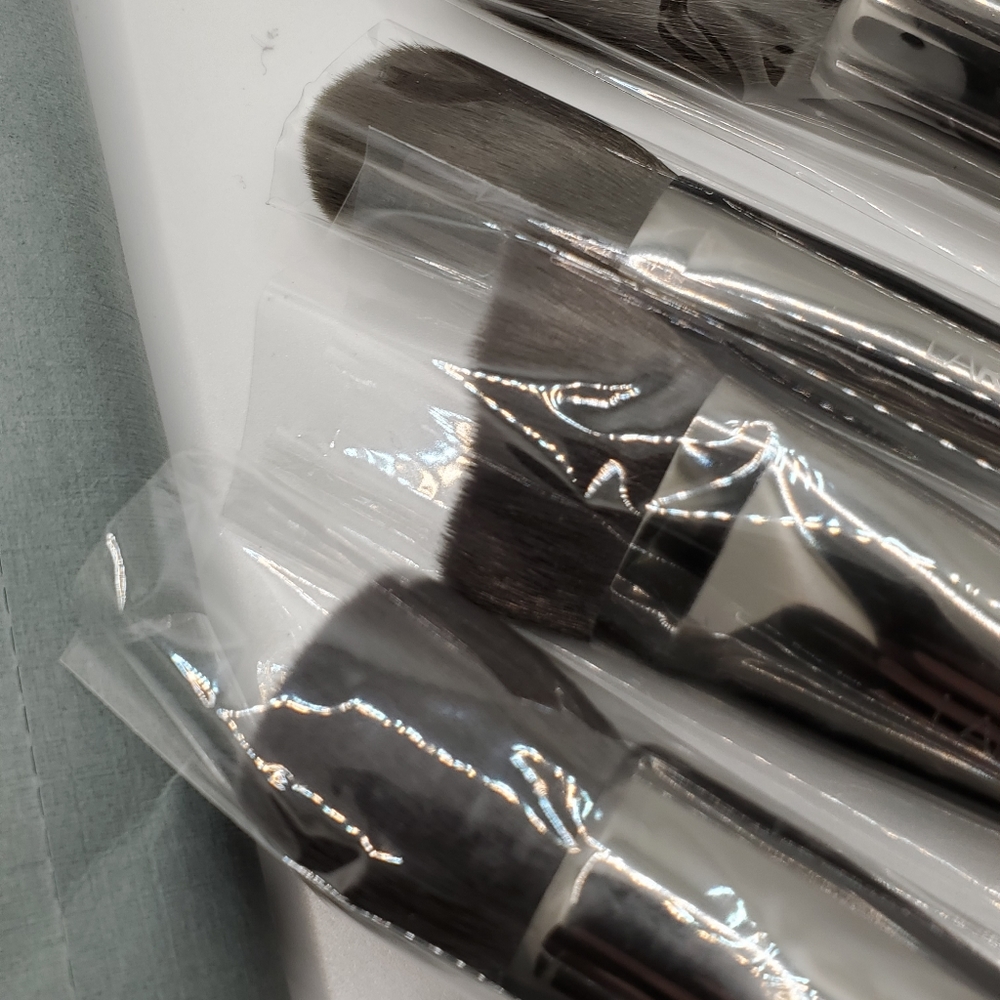 Laruce 4 PC Vegan Hypoallergenic Face Cosmetic Makeup Brush Set NEW - Picture 5 of 8